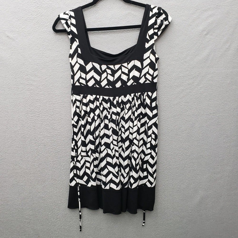 XOXO Babydoll Tunic Top Black White Geometric Print Tie Waist Retro Funky Size S